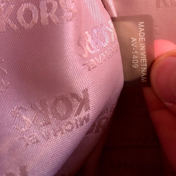 MICHAEL KORS Hudson Large Signature PVC Satchel - Picture 8 of 8